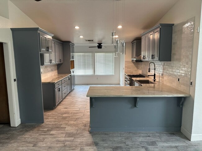 Building Photo - 5217 W Howard Ct