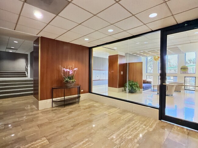 Building Photo - 1660 N La Salle Dr