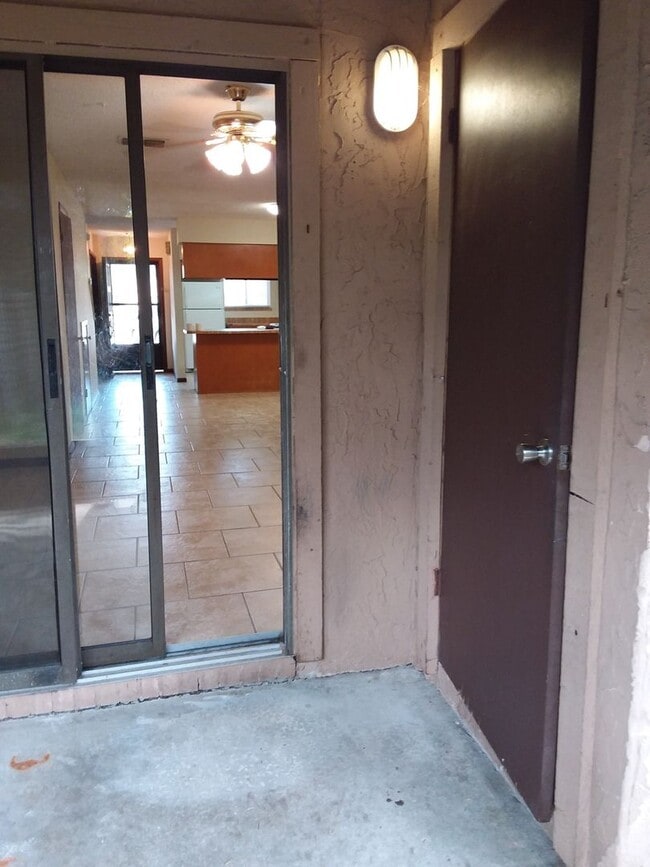 Building Photo - Mandarin - 2/2.5 townhome