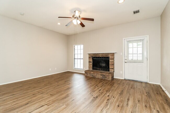 Building Photo - 1439 Colborne Dr