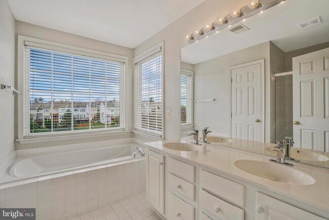 Building Photo - 6340 Walking Ln