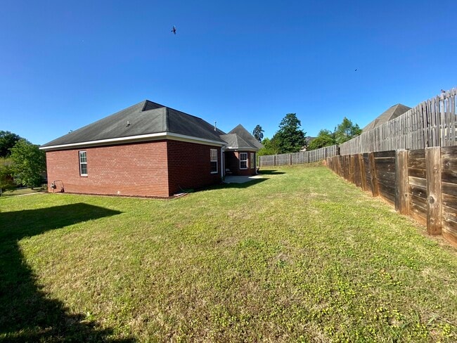 Building Photo - 4858 Somerset Dr