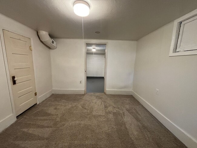 Building Photo - Available Now!  Single family home just mi...