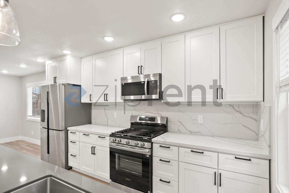 Building Photo - 42740 Jefferson St