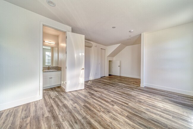 Building Photo - 2179 Kenrick Ln