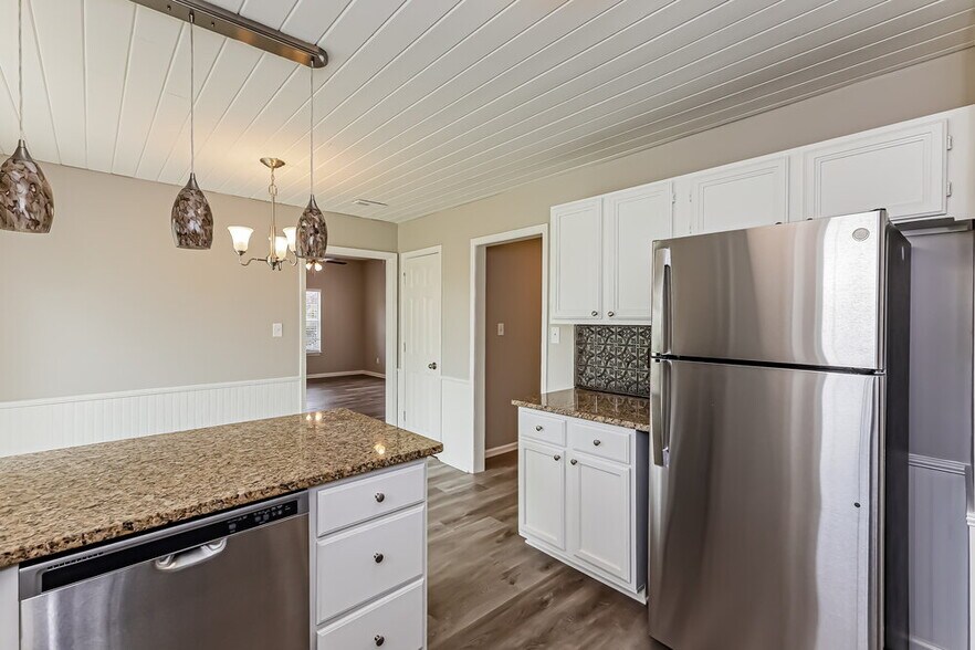 Building Photo - 1820 Wimbleton Woods Dr
