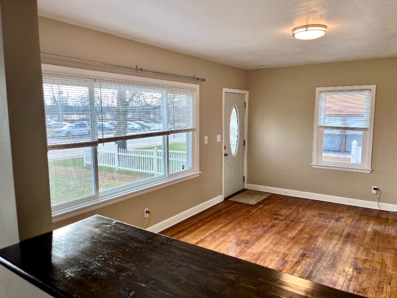 Building Photo - 908 State St