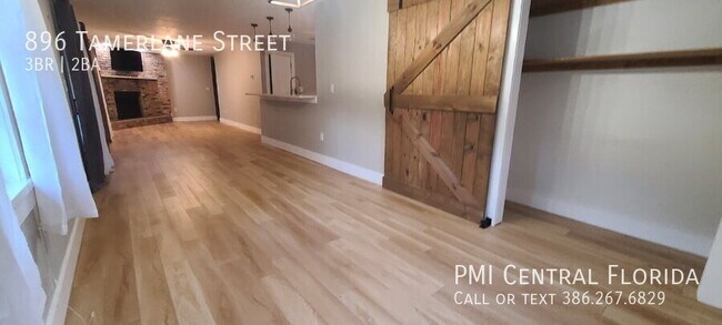 Building Photo - 896 Tamerlane St
