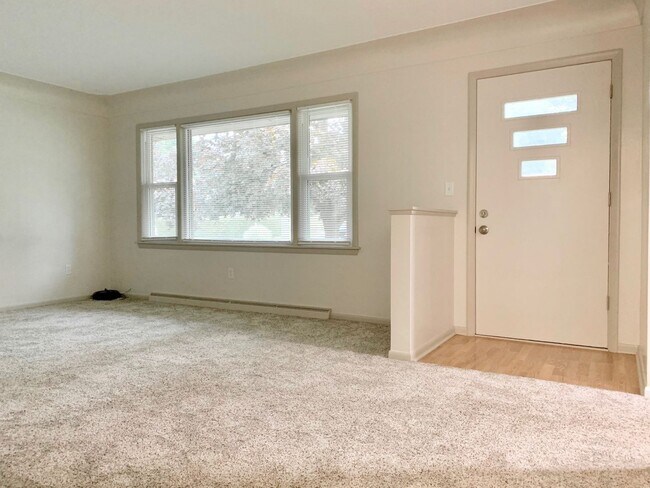 Building Photo - Two Bedroom Home in Northwest Grand Rapids