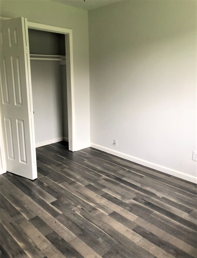 Building Photo - 1919 Oakwell Ln