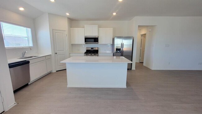 Building Photo - 300 Dreyer