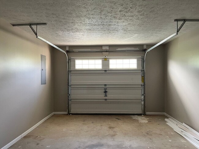 Building Photo - 2 Bedroom 2 Bath Single Family home