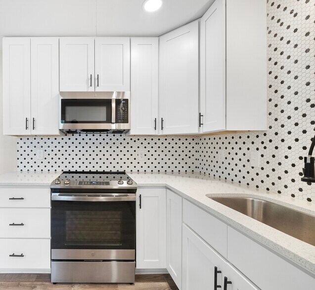 Building Photo - 2910 Driftwood Dr