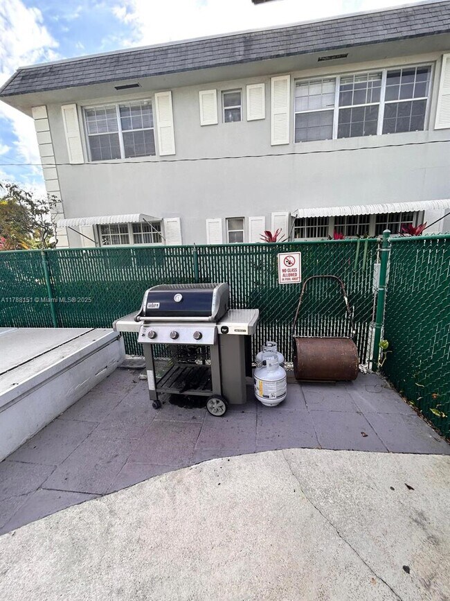 Primary Photo - 1520 McKinley St