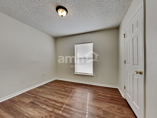 Building Photo - 7147 High Bluff Rd