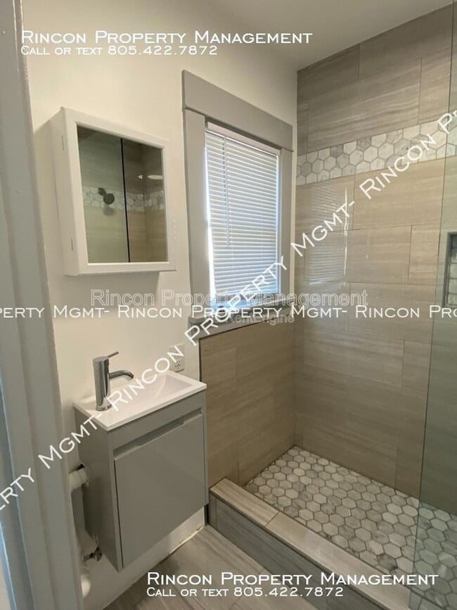Building Photo - 656 Poli St