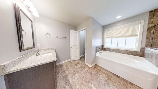 Building Photo - Beautiful 2 Story Home in W Richland