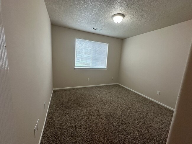 Building Photo - S0476