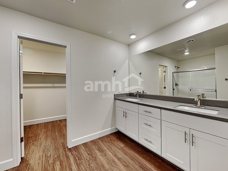 Building Photo - 1713 Viaggio Ave