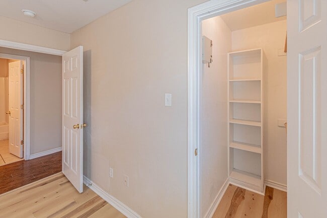 Building Photo - Available for January Move in! 3 Bedroom 3 Bathroom Duplex with Fenced Yard!