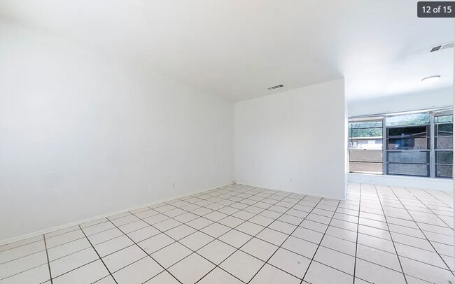 Building Photo - 107 Oak Valley Dr