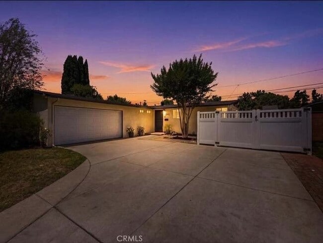 Building Photo - 1509 W Santa Clara Ave