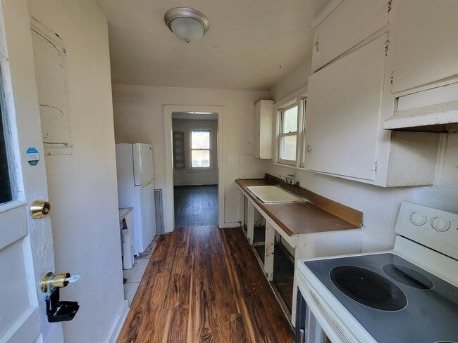 Building Photo - 5 Lucerne Cir