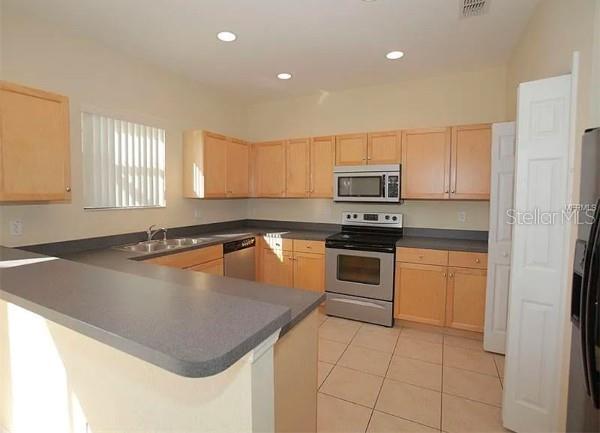 Building Photo - 1343 Clove Dr