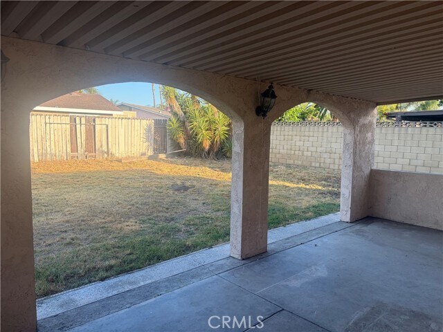Building Photo - 8636 Tamarind Ave