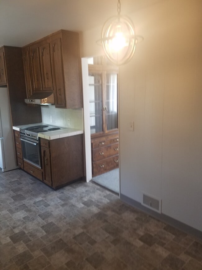 Building Photo - STATUS:AVAILABLE  |R136a| $1795