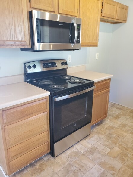 Building Photo - 3314 N Tracy Ave