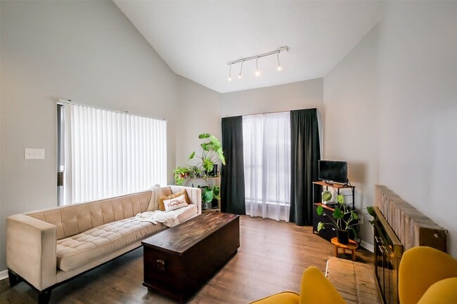 Building Photo - 10122 Waterstone Dr