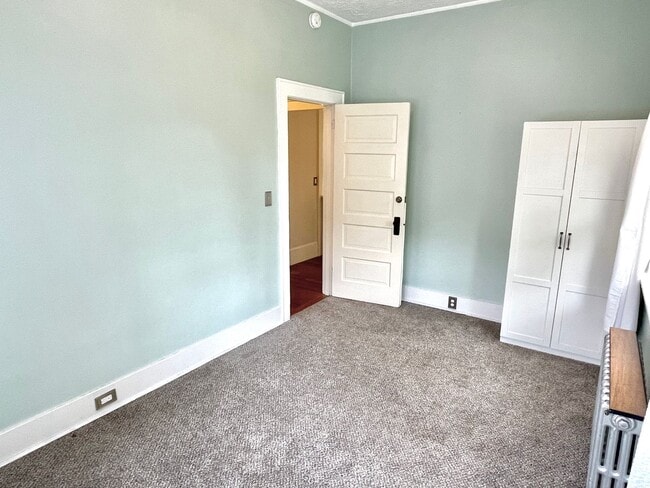 Building Photo - Gorgeous Rose City Park 4 bed Craftsman