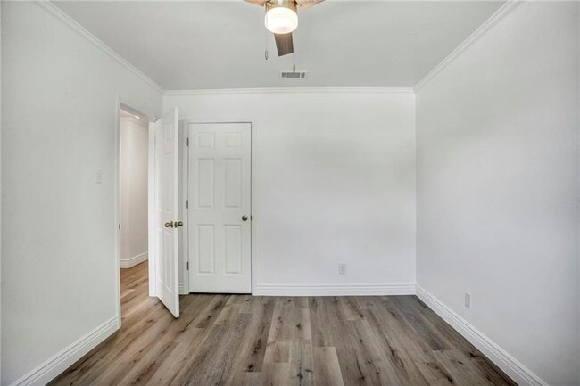 Building Photo - 2416 Village Walk