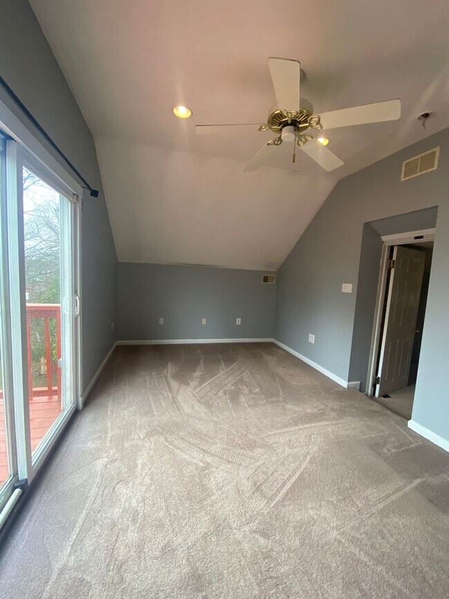 Building Photo - 233 S State Rd