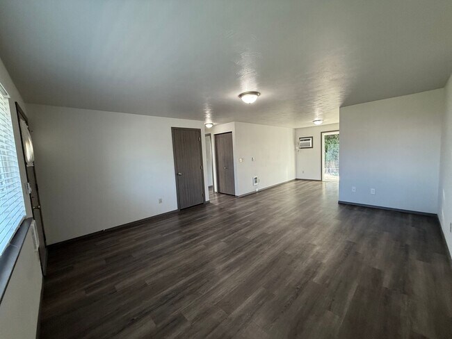 Building Photo - Valley 3 bed 1.5 bath