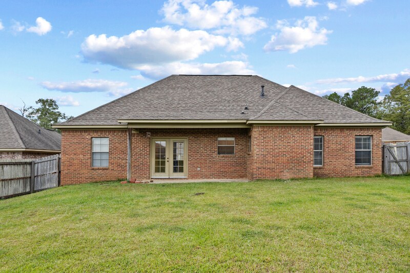 Building Photo - 420 Silver Hill Dr