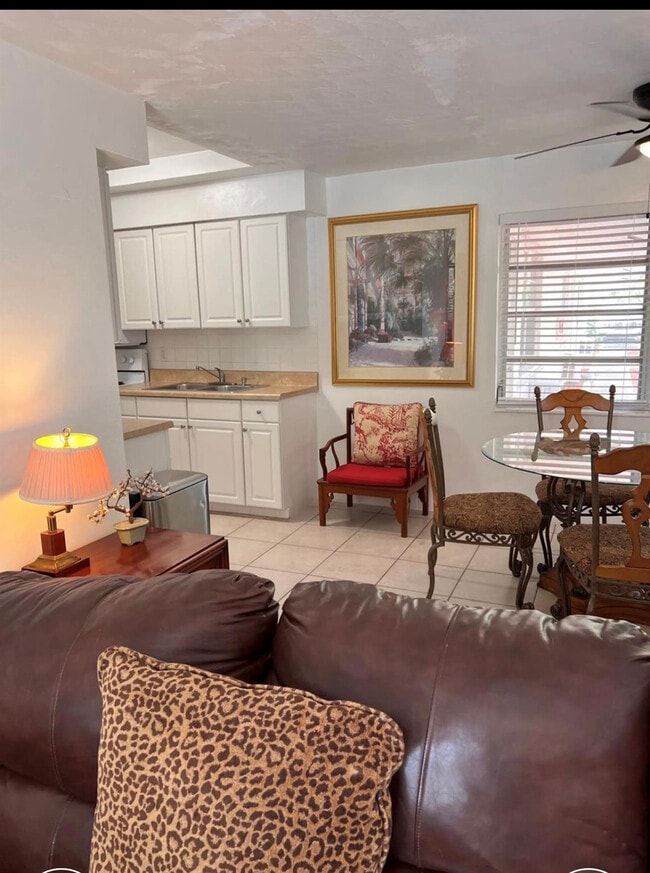 Building Photo - 820 NE 16th Ave