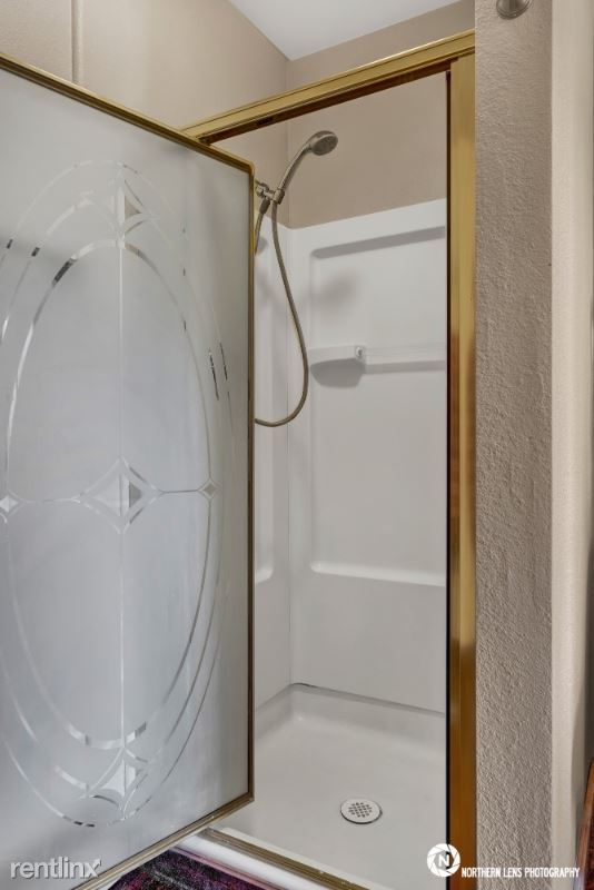 Building Photo - 8807 Washburn St