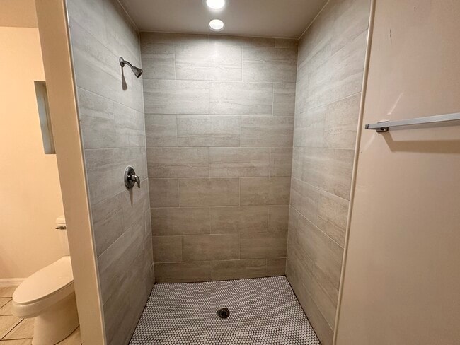 Building Photo - 1800 Coral Point Dr