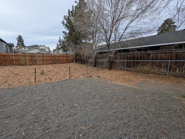 Building Photo - 455 NE Clay Ave