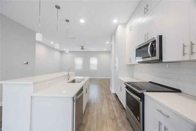 Building Photo - 1330 W Gray St