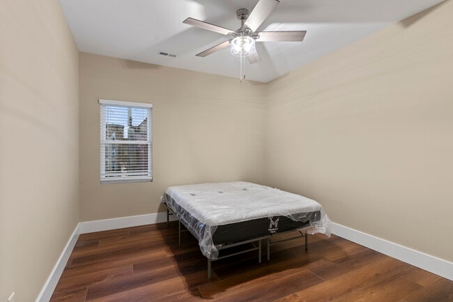 Building Photo - 5424 Delmar Ct