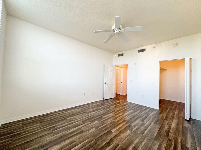 Building Photo - 2421 NE 65th St