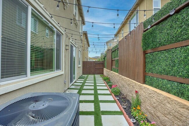 Building Photo - 1606 Lion St