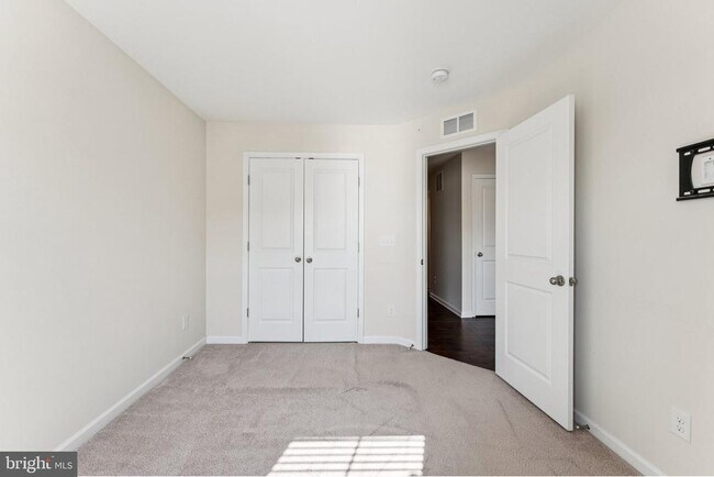 Building Photo - 43422 Robey Sq