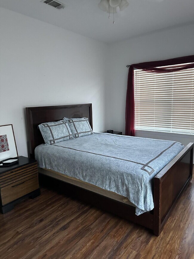 Building Photo - Great townhome 3/2 fully furnished!