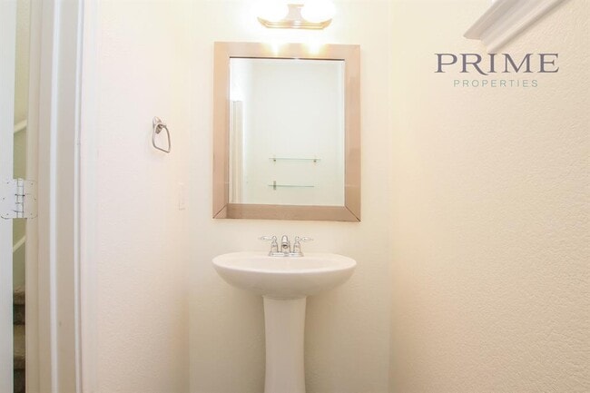 Building Photo - 8410 Dulcet Dr