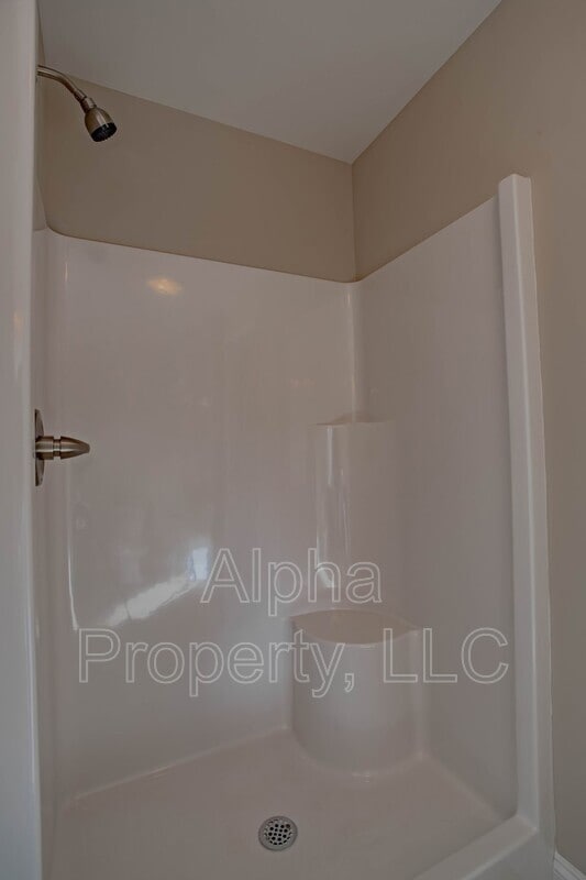 Building Photo - 104 Creekland Wy