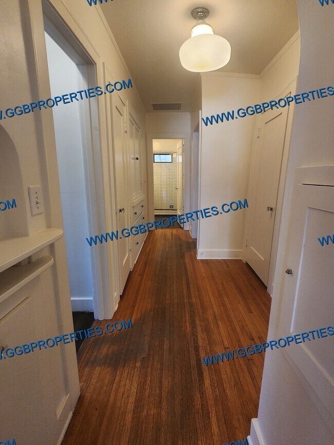 Building Photo - Come See this SAT! 06/27/26 - Live the Belmont Shore Lifestyle! Spanish 2 Bedroom / 1 Bath Home w...